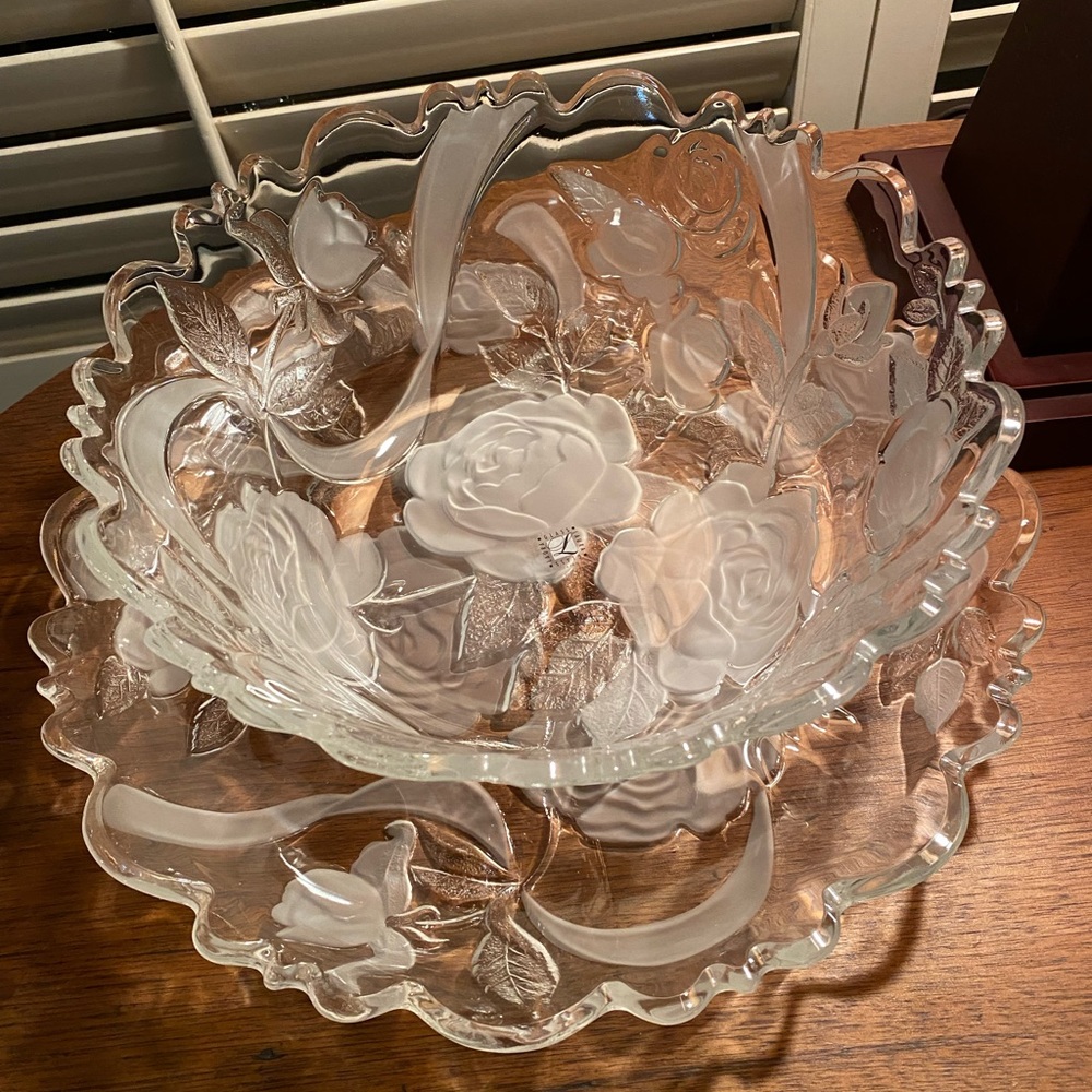 Vintage Laura Glass Rose Garden Bowl & Platter.